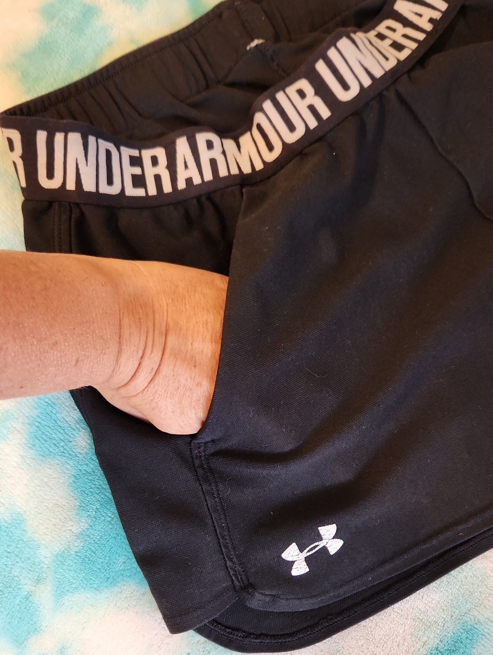 Under Armour Women's Black Athletic Shorts Sz S - Picture 3 of 4